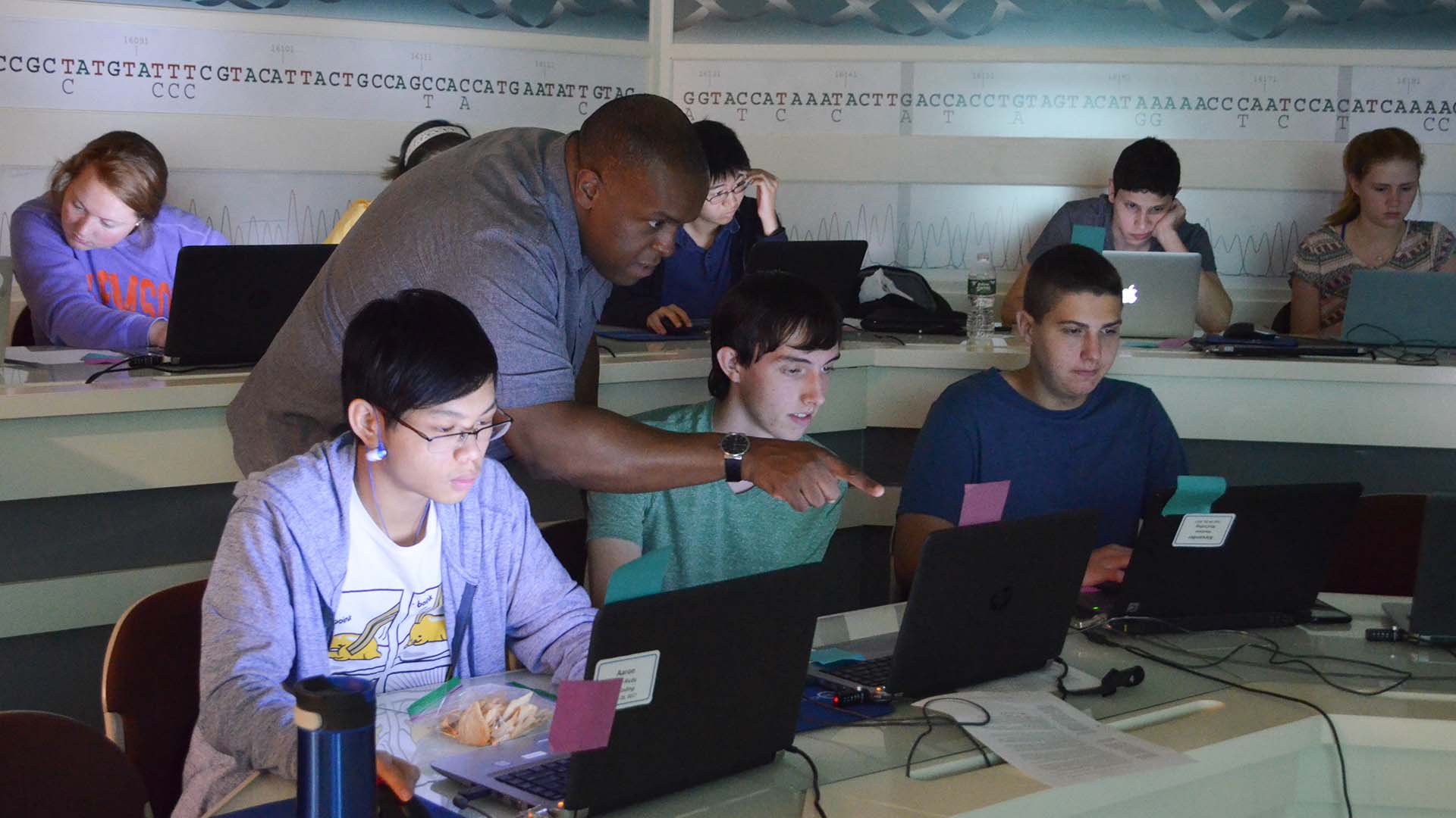 photo of Jason Williams teaching class